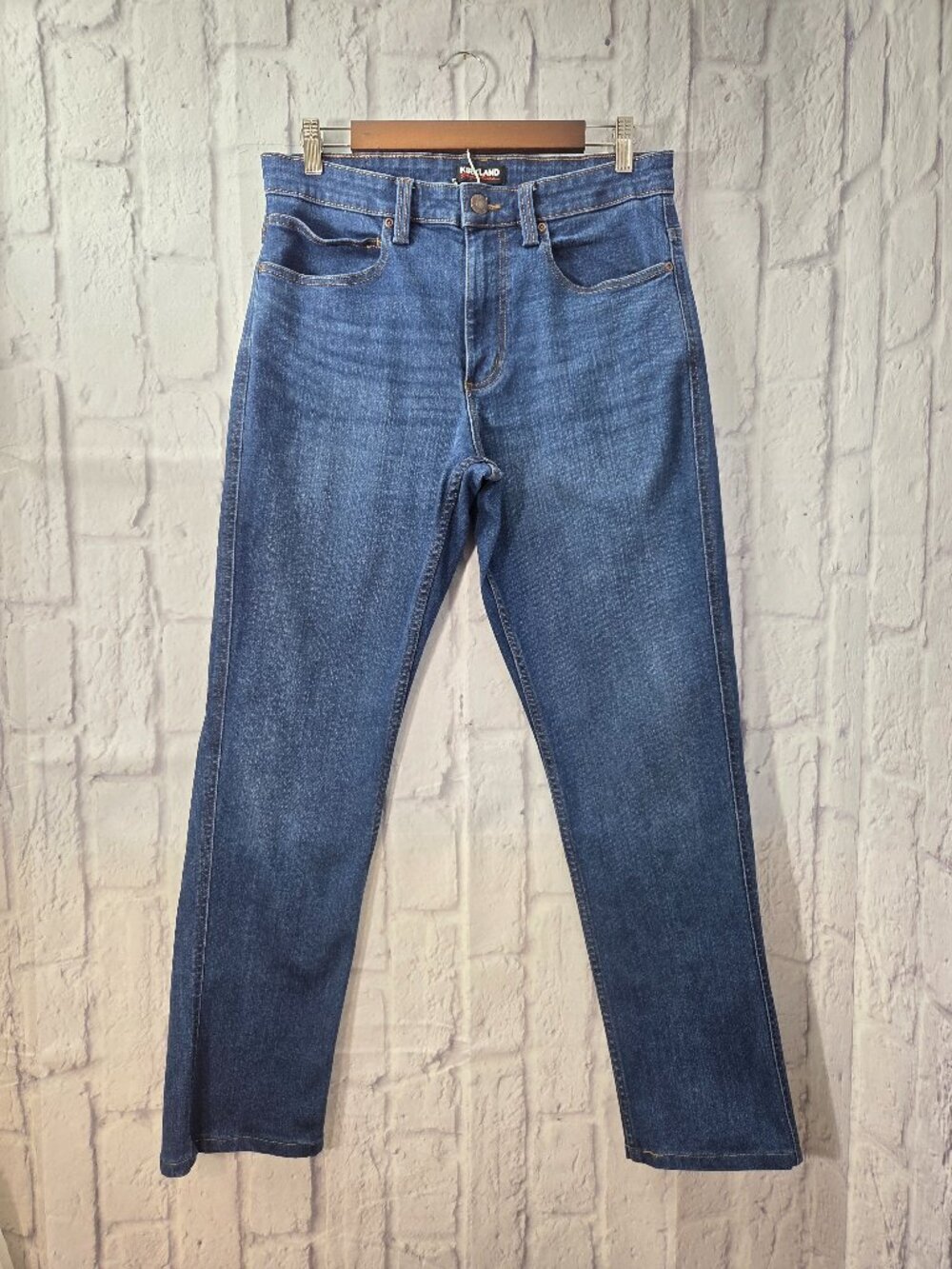 Kirkland Signature Men's 32x34 Medium Wash Denim Blue Straight Leg Jeans
